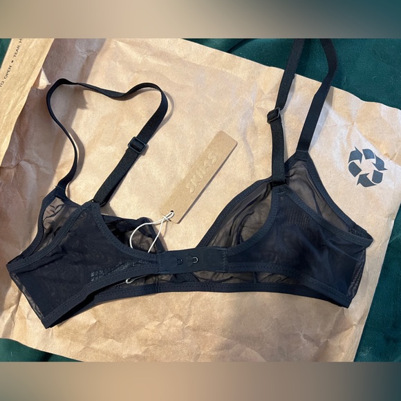 Black fine mesh triangle bralette xs with tags - Picture 3 of 5